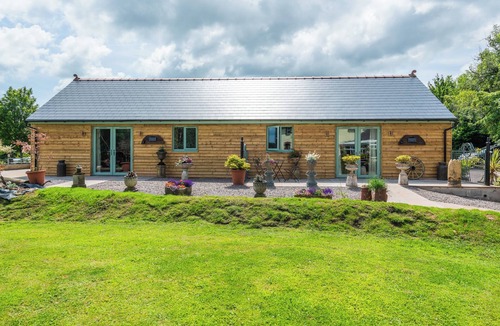Cowbridge Cottage | Paddock View Barn, 1-Bed, Sleeps 4 with Parking