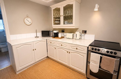 Grange Moor Apartment | Paddock View Loft | Countryside Retreat