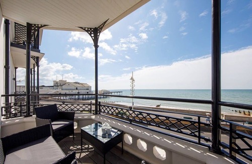 Bognor Regis Apartment | Panoramic sea views in beachfront apt w/balcony