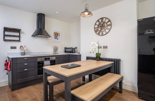 Sheffield City Centre Apartment | Paradise Square Remodelled 18th Century Apt 1