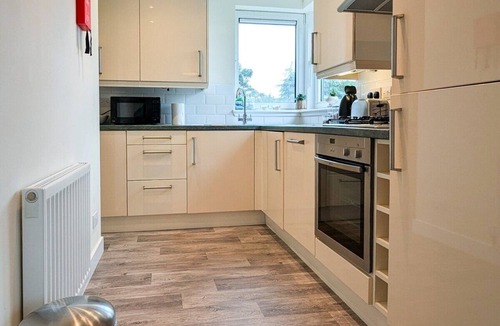 Rosyth Apartment | Parkgate 2 bed, private parking, Rosyth M90