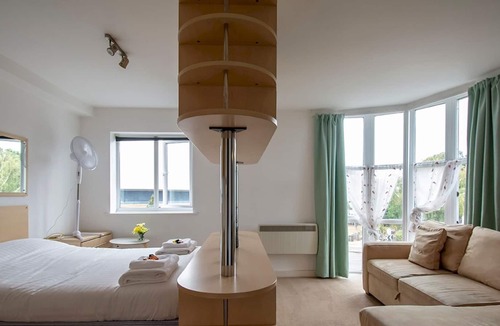 Bournemouth Apartment | Pass the Keys | Centrally located stylish Bournemouth Flat