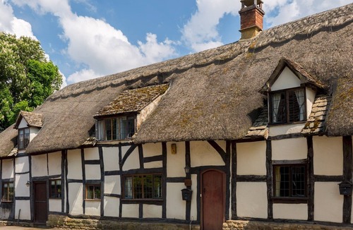 Mickleton House | Pass the Keys | Dara Cottage | 16th Century Thatched Cottage
