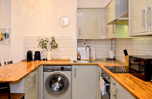 Caerau Apartment | Pass the Keys Llandaff - Modern Bright Central wParking