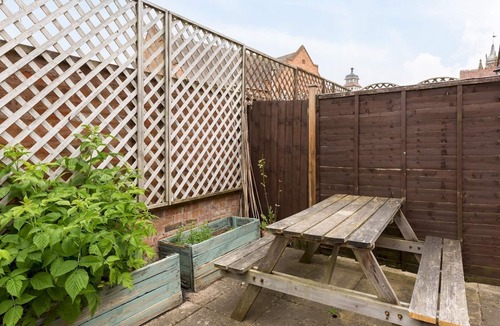 Warwick Town Centre House | Pass the Keys | Traditional 2 Bed in Warwick