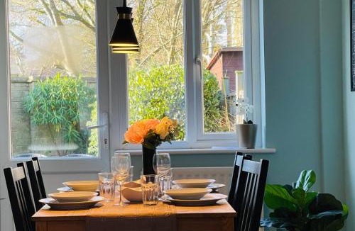 Bath House | Peaceful 2 Bed Home with Parking Fast WIFI Easy Stress-Free Access to Bath