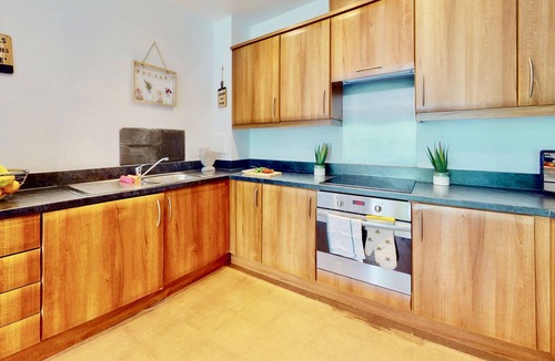 Maidstone Apartment | Peaceful 2 Bed Riverside Apartment With Parking in Central Maidstone