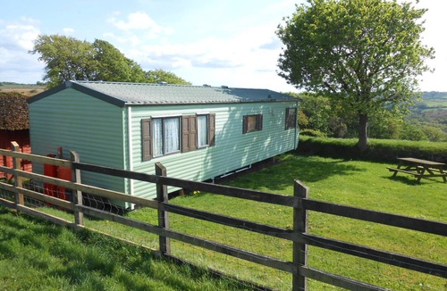 Callington House | Peaceful caravan with WiFi in charming outskirts Callington on a working farm .