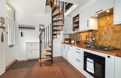 Hoe Street Apartment | Peaceful homely Maisonette in North London - Pass the Keys