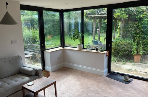 Totnes House | Peaceful open plan bungalow close to centre of beautiful Totnes