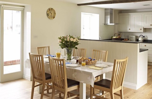 Thatcham Cottage | Pear Tree Cottage at Manor Farm Courtyard Cottage