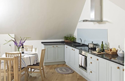 Thatcham Cottage | Pear Tree Cottage at Manor Farm Courtyard Cottage