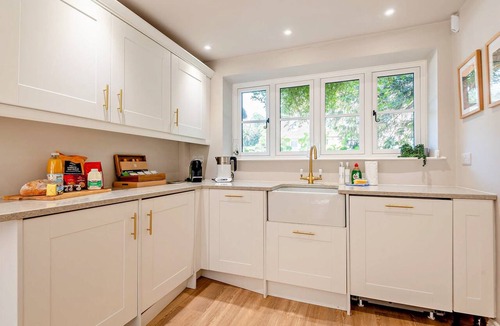 New Forest District House | Pear Tree Cottage Thatched 4 Bed Luxe Home Hot Tub