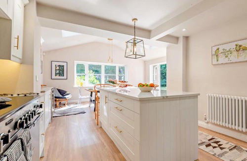 Whitsbury House | Pear Tree Cottage Thatched 4 Bed Luxury Home with Hot Tub