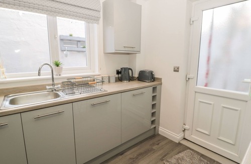 Amble Cottage | PEBBLE COVE, pet friendly, country holiday cottage in Amble