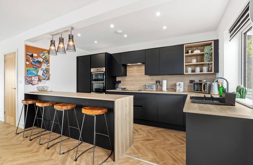 Saundersfoot House | Pen Gar - Elevated Sea Views, EV Charger