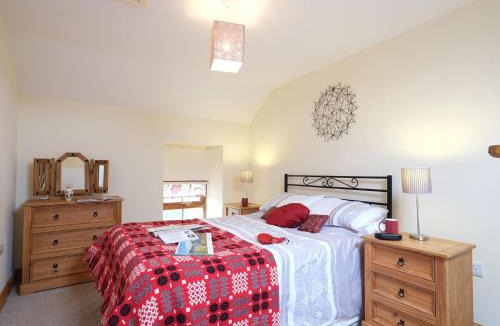 Dinas House | Pen Y Bont
