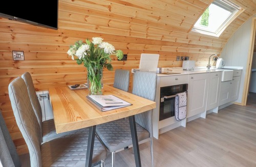 Fence Cottage | PENDLE, romantic, with a garden in Clitheroe