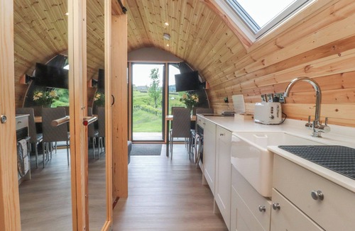 Fence Cottage | PENDLE, romantic, with a garden in Clitheroe