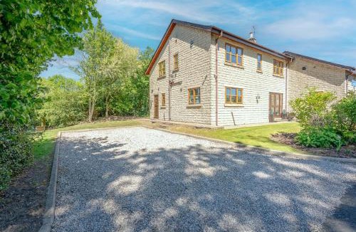 Fence House | Pendle View Gatehouse Lakeside Stay
