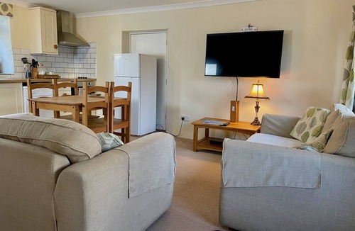 Trewassa Cottage | Pendragon Cottage Llamrai Lounge/Diner Sleeps 4