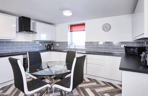 South Shore Apartment | Penthouse 7 · The Penthouse Suite Pleasure Beach 3Bed Apartment
