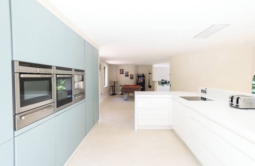 Matlock Bath House | Perched above Matlock Bath, 37 Steps is a stylish upside-down home designed to make the most of its incredible views across the valley. With a sociable open-plan living space, four ensuite bedrooms, and a showstopping terrace with hot tub.