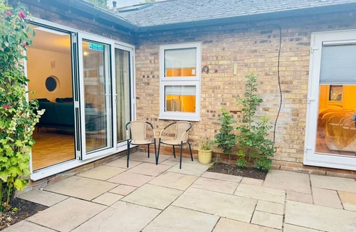 Cambridge House | Peridot 2BR Ground Floor Aprt NR Addenbrookes