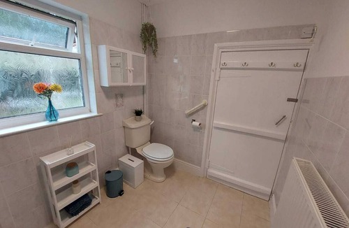 Llandysul House | Pet-Friendly Country Escape HotTub & Log Burner