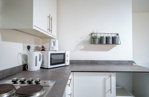 Ilkeston Apartment | Pet-Friendly Studio with Free Parking