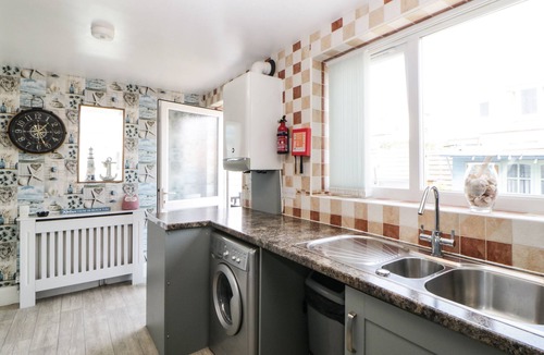 Paignton Cottage | Pier View