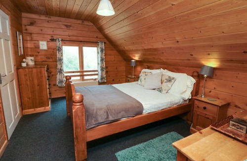 Bridgetown Cabin | Pine in Dolton, Devon. 3 bed.