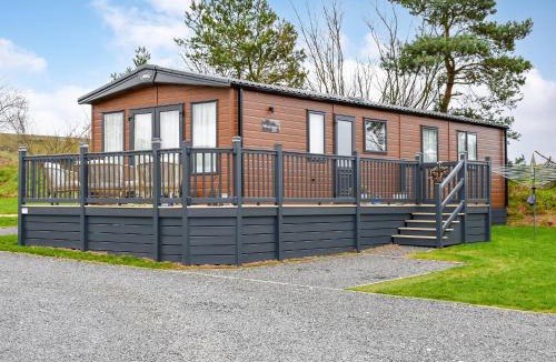 West Heslerton House | Pinecone Lodge