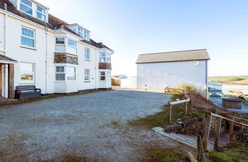 Trebetherick House | Pinewood Flat 5