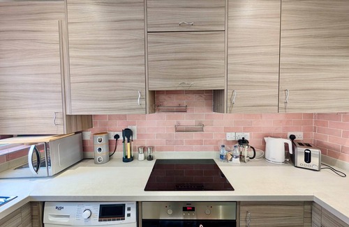 Pinner South House | Pinner Gem: Quiet Home with private garden