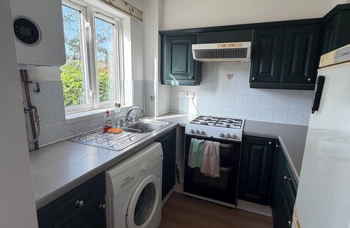 Weybridge Apartment | Pit Stop - Brooklands Weybridge Flat