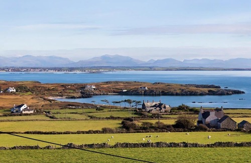 Rhoscolyn House | Plas Uchaf
