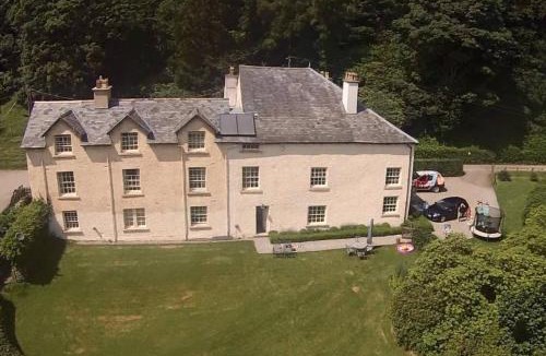 Graigfechan House | Plas yn Yale with mountain views from all windows