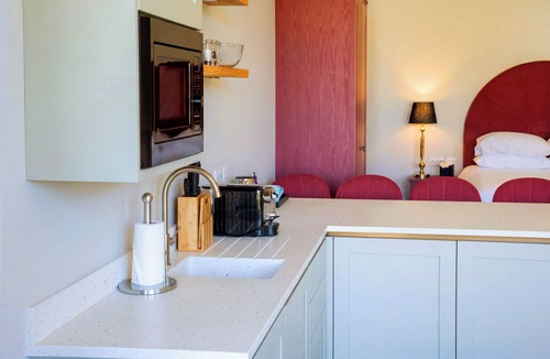 Ely Apartment | Poets 24 Apartments