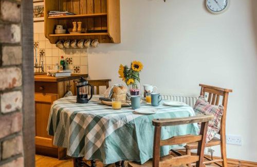 Mangotsfield House | Poplar Cottage - Historic Barn in Dumbleton