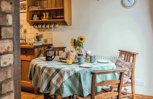 Mangotsfield House | Poplar Cottage | Sleeps 3 | Near Broadway
