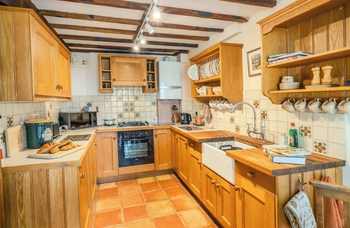 Mangotsfield House | Poplar Cottage | Sleeps 3 | Near Broadway