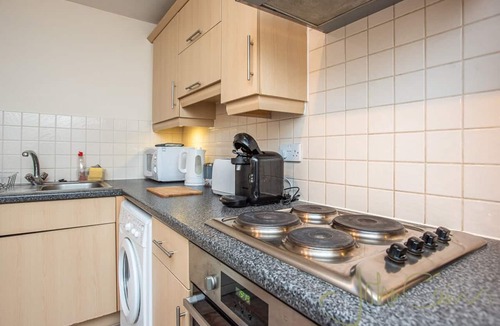 Kidlington Apartment | Practical & Convenient Accommodation Near Oxford Airport, Parkway Station & M40