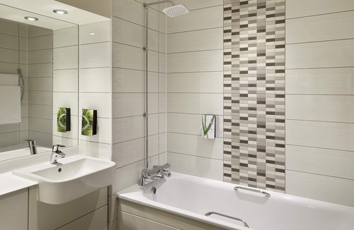 Warwick Hotel | Premier Inn London Victoria