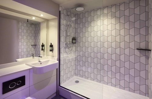 Reading Hotel | Premier Inn Reading - Caversham Bridge
