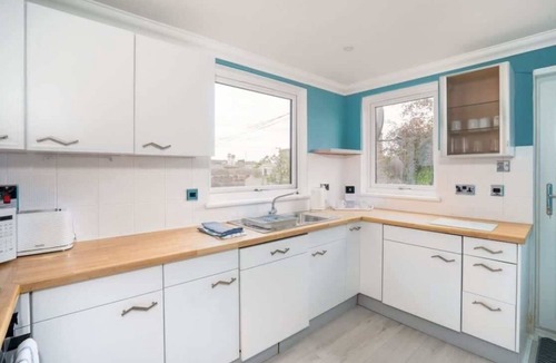 Stonehaven House | Premium 2Beds Sleeps4, very short walk to the Beach with Free Parking