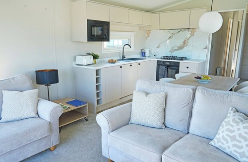 Plaitford House | Premium Hot Tub 4 bedroom Holiday Home sleeps 8