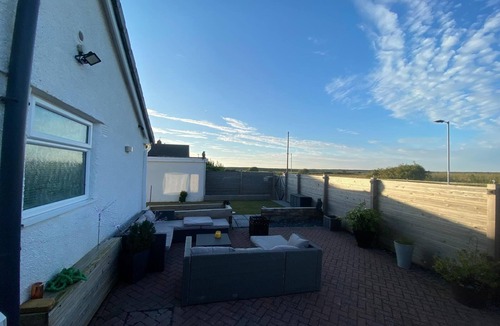 Prestatyn Cottage | Prestatyn 2-bed Bungalow, Sleeps 5 With Hot Tub