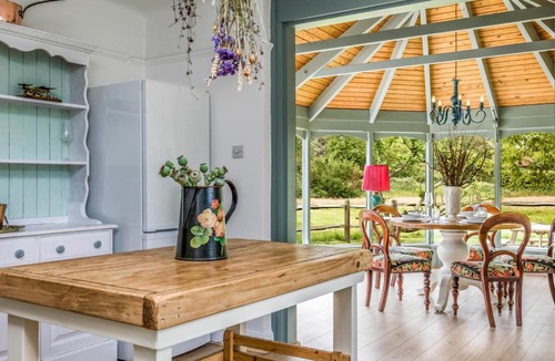 Birdham House | Pretty Three Bedroomed home near the Beach - Pass the Keys