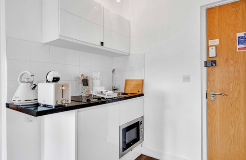 Bunhill Apartment | Prime Studio Stay: Comfort & Style in Central Spot